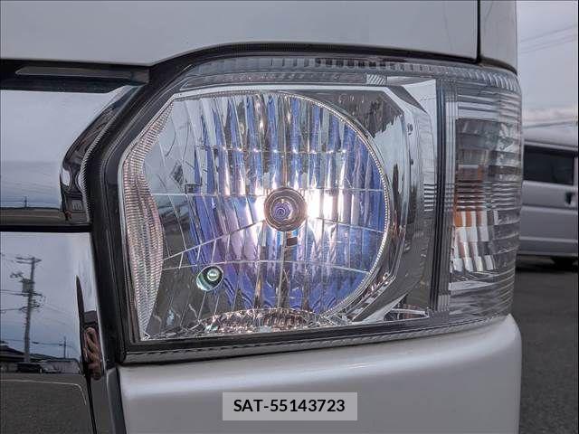 Toyota HIACE VAN 2014-09 8627023-11