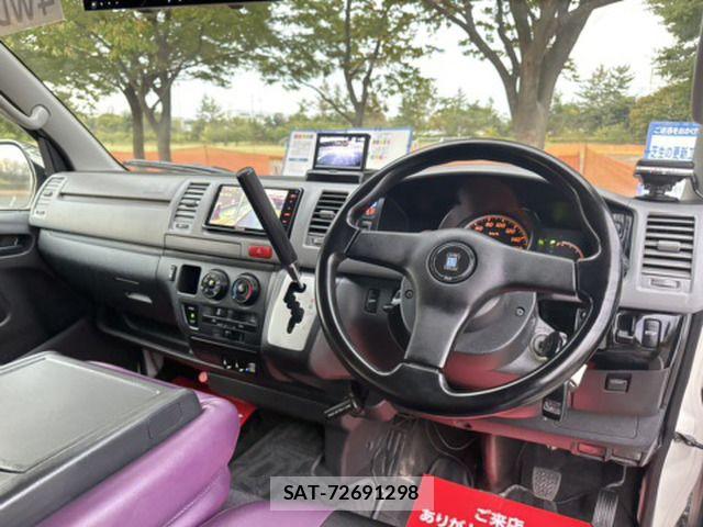 Toyota HIACE VAN 2010-12 8627027-10