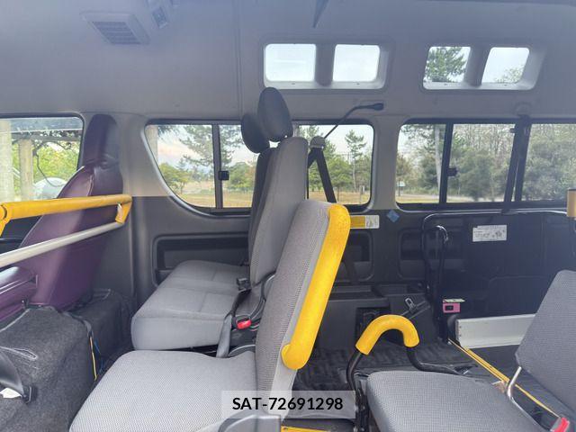 Toyota HIACE VAN 2010-12 8627027-15
