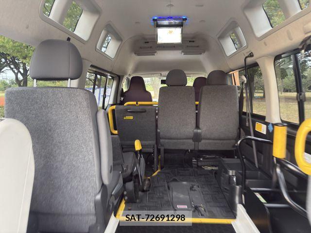 Toyota HIACE VAN 2010-12 8627027-17
