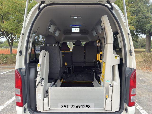 Toyota HIACE VAN 2010-12 8627027-19