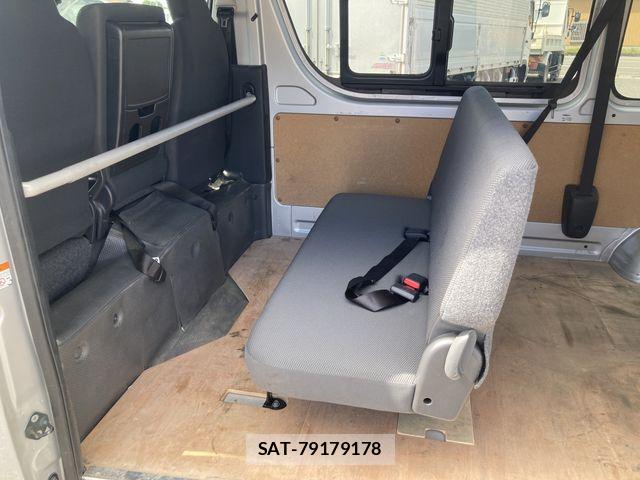 Toyota HIACE VAN 2022-12 8627025-9