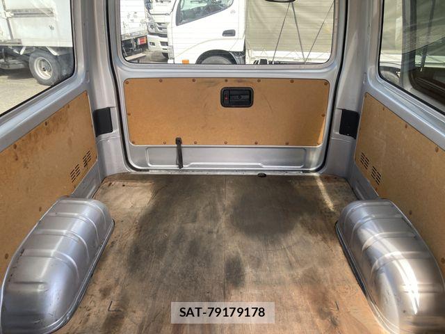 Toyota HIACE VAN 2022-12 8627025-11
