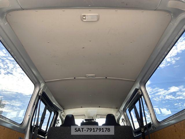 Toyota HIACE VAN 2022-12 8627025-14