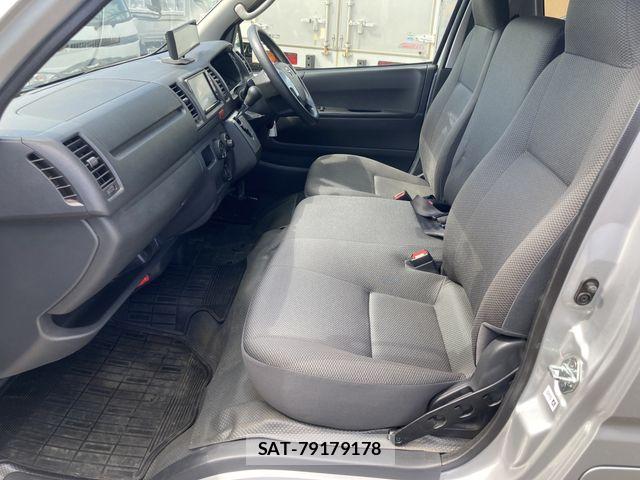 Toyota HIACE VAN 2022-12 8627025-6