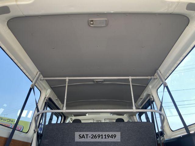 Toyota HIACE VAN 2020-10 8627024-11