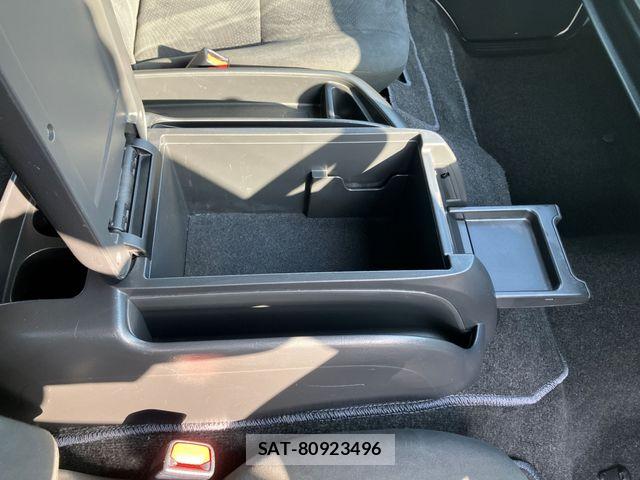 Toyota HIACE VAN 2019-03 8627018-12