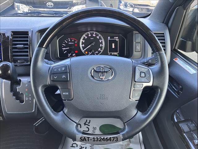 Toyota HIACE VAN 2025-04 8627017-18