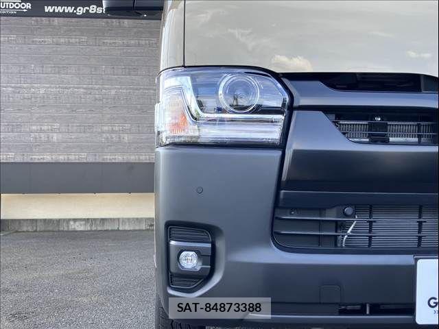 Toyota HIACE VAN 2026-04 8627015-9
