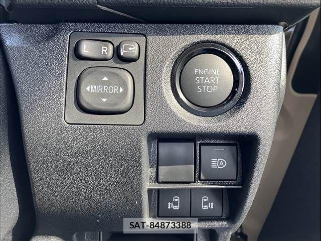 Toyota HIACE VAN 2026-04 8627015-17