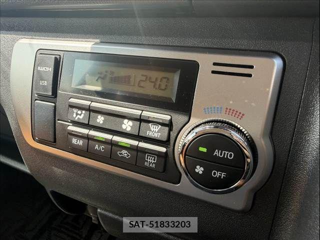 Toyota HIACE VAN 2024-06 8659364-16