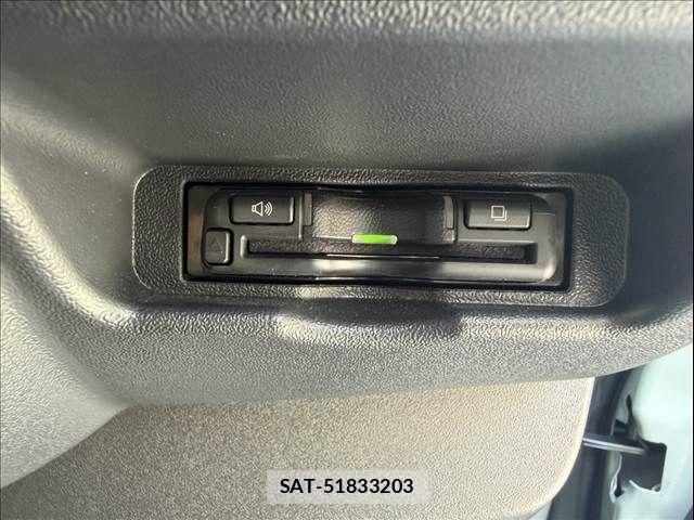 Toyota HIACE VAN 2024-06 8659364-17
