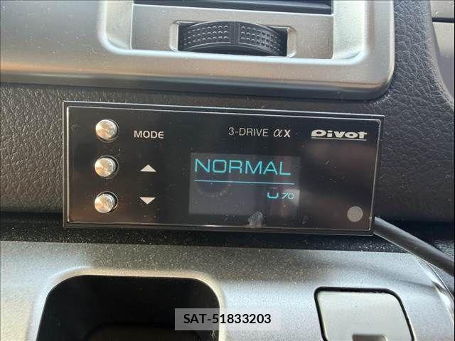 Toyota HIACE VAN 2024-06 8659364-18