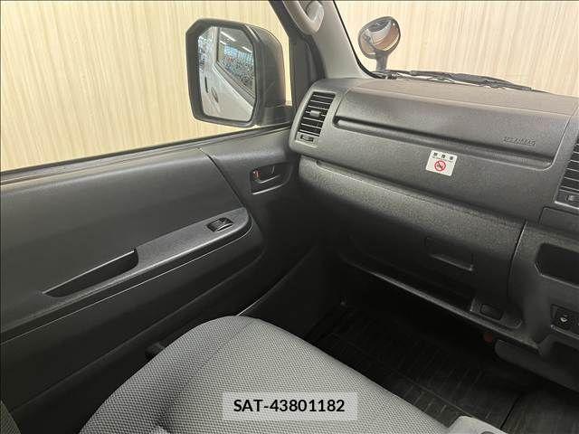 Toyota HIACE VAN 2023-10 8666238-10