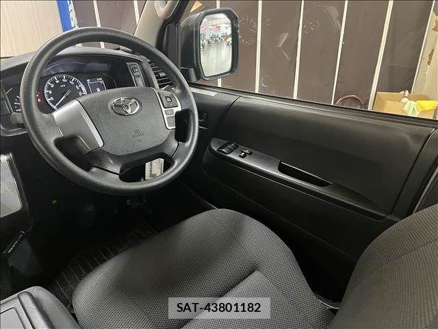 Toyota HIACE VAN 2023-10 8666238-11