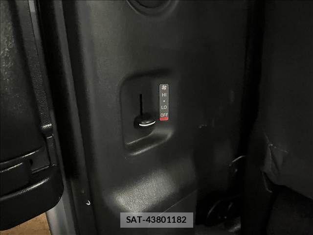 Toyota HIACE VAN 2023-10 8666238-13