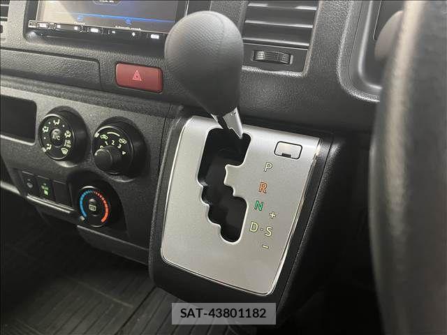 Toyota HIACE VAN 2023-10 8666238-22