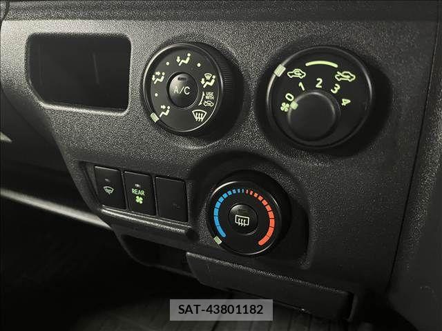 Toyota HIACE VAN 2023-10 8666238-23
