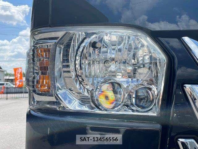 Toyota HIACE VAN 2014-08 8666239-25