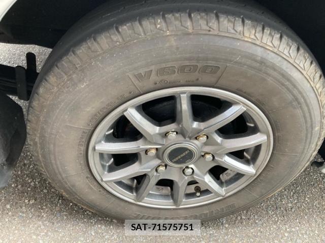 Toyota HIACE VAN 2020-06 8659369-16