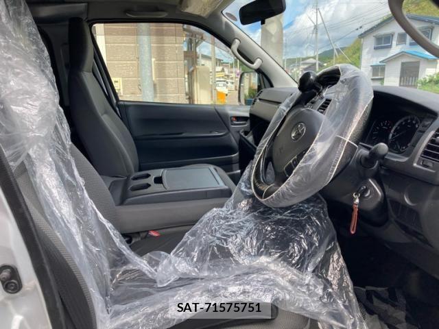Toyota HIACE VAN 2020-06 8659369-17