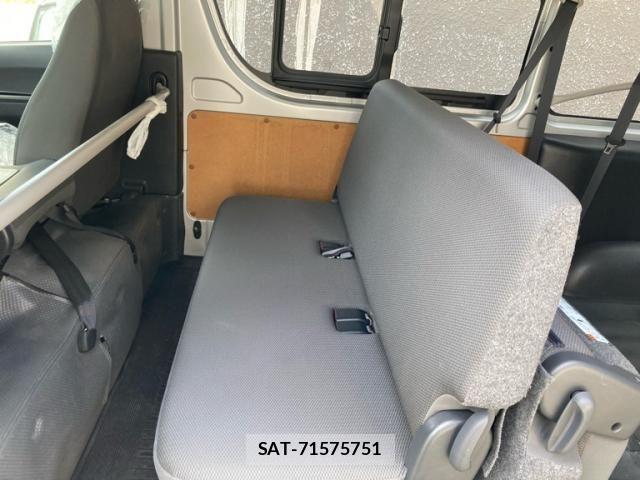 Toyota HIACE VAN 2020-06 8659369-18