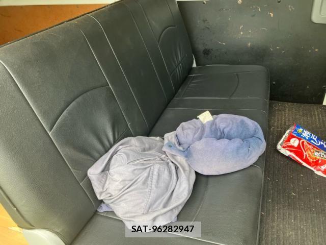 Toyota HIACE VAN 2007-11 8659376-10