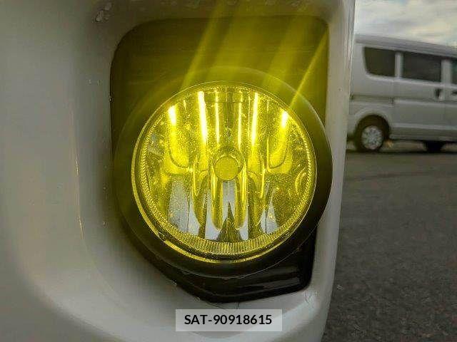 Toyota HIACE VAN 2020-07 8659365-17