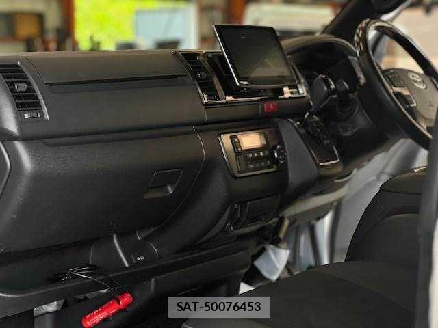 Toyota HIACE VAN 2022-11 8742552-9