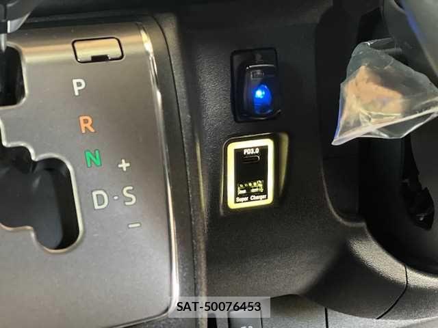Toyota HIACE VAN 2022-11 8742552-17