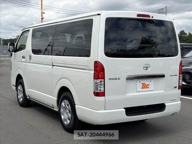 Toyota HIACE VAN 2026-01 8742533-12