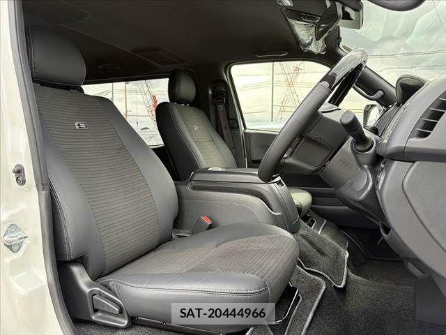 Toyota HIACE VAN 2026-01 8742533-15