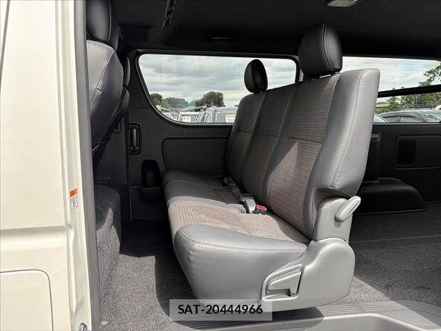 Toyota HIACE VAN 2026-01 8742533-17