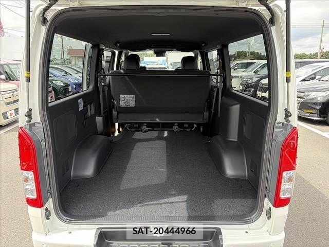 Toyota HIACE VAN 2026-01 8742533-18