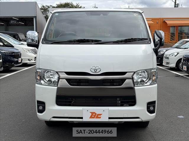Toyota HIACE VAN 2026-01 8742533-8