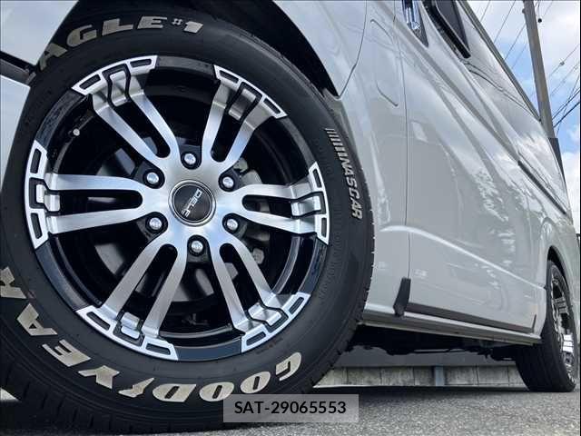 Toyota HIACE VAN 2024-06 8742540-9