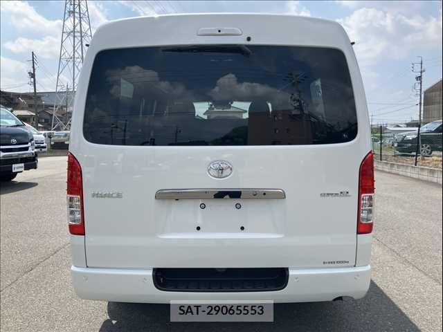 Toyota HIACE VAN 2024-06 8742540-17
