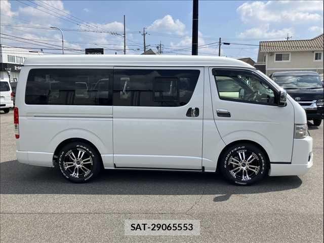 Toyota HIACE VAN 2024-06 8742540-18