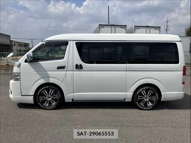 Toyota HIACE VAN 2024-06 8742540-19