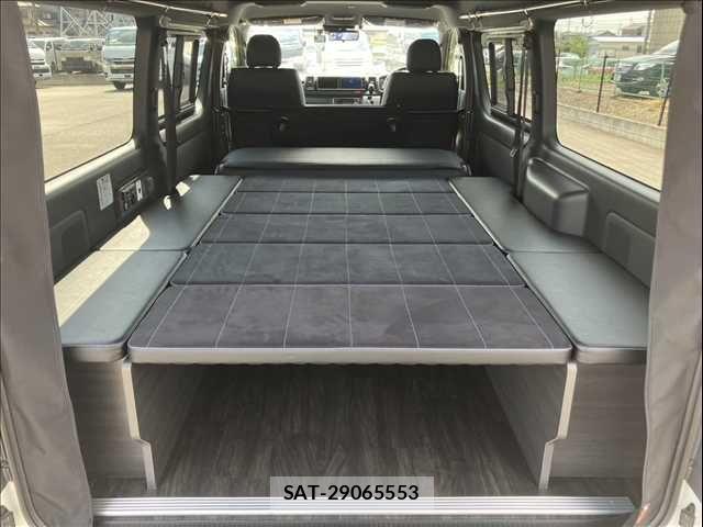 Toyota HIACE VAN 2024-06 8742540-3