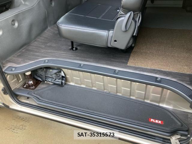 Toyota HIACE VAN 2023-10 8742526-13