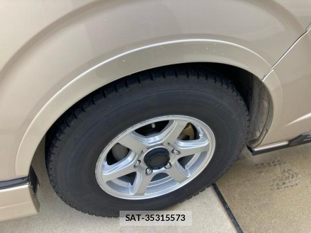 Toyota HIACE VAN 2023-10 8742526-4
