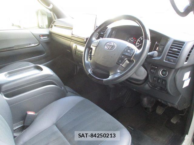 Toyota HIACE VAN 2024-06 8742542-13