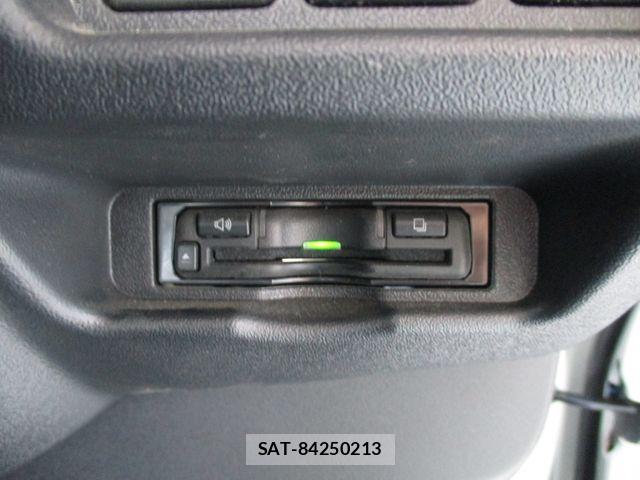 Toyota HIACE VAN 2024-06 8742542-21