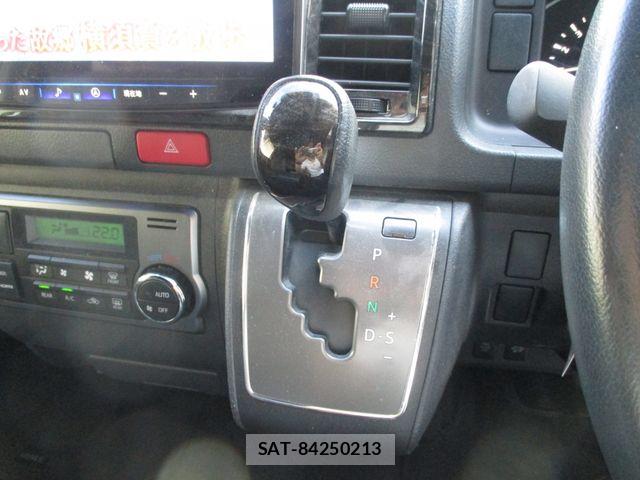 Toyota HIACE VAN 2024-06 8742542-24