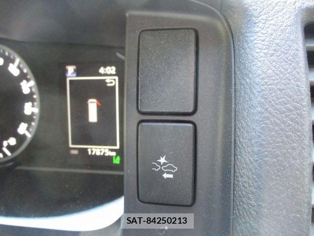 Toyota HIACE VAN 2024-06 8742542-26