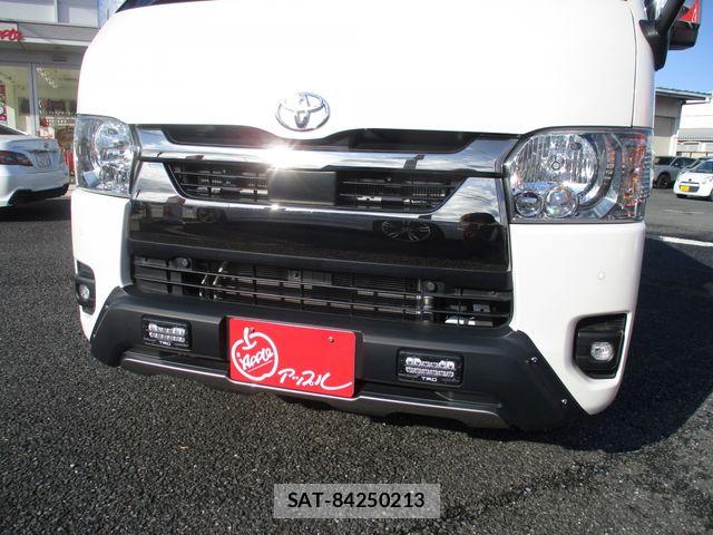 Toyota HIACE VAN 2024-06 8742542-3