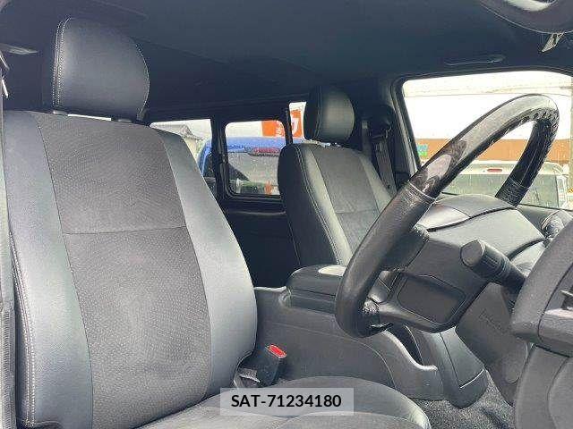 Toyota HIACE VAN 2021-08 8742556-12