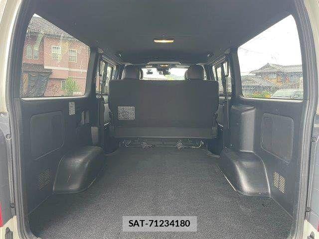 Toyota HIACE VAN 2021-08 8742556-14