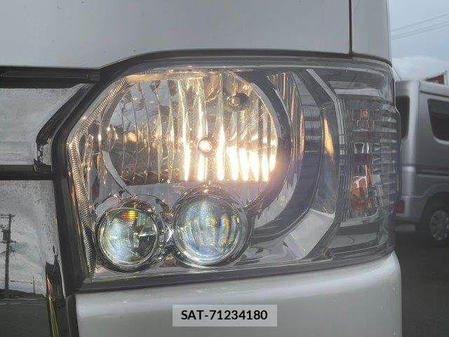 Toyota HIACE VAN 2021-08 8742556-17